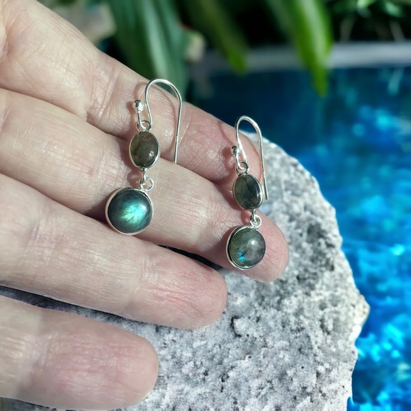 925 Labradorite Earrings. - Picture 12 of 16
